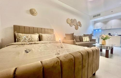Bur Dubai Apartment | Karama stunning unit for 4