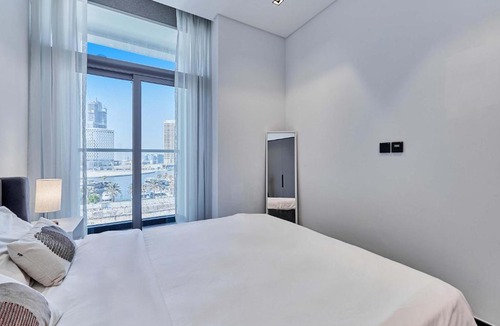 Business Bay Apartment | Khalifa View Luxe 1BHK