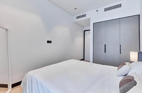 Business Bay Apartment | Khalifa View Luxe 1BHK