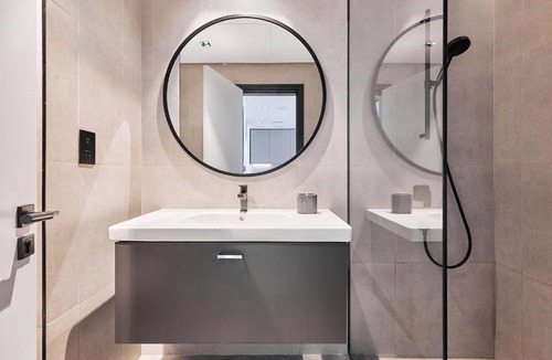 Business Bay Apartment | Khalifa View Luxe 1BHK