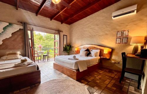 Quepos Hotel | Kika Zaru Free MA Park Tour & Breakfast
