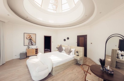 Jumeira 3 Bed & Breakfast | Kilimanjaro Suite at Full Moon Guesthouse