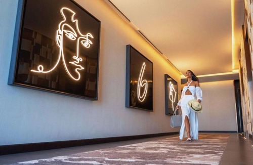 Jumeirah Apartment | King Room Near Walk From La Mer Beach
