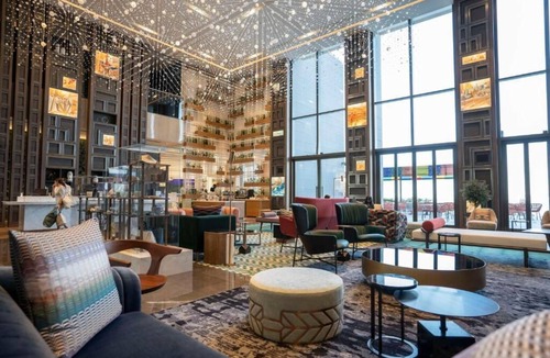 Jumeirah Apartment | King Room Near Walk From La Mer Beach