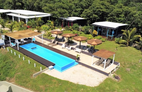 Javilla Bed & Breakfast | La Colina Pura Vista -B&B- wood cabins on Pacific