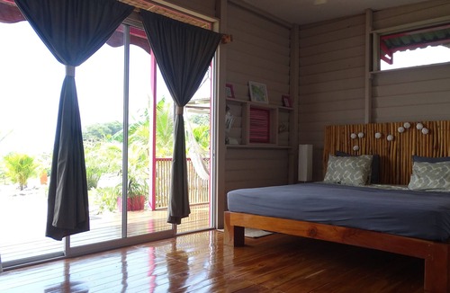 Javilla Bed & Breakfast | La Colina Pura Vista -B&B- wood cabins on Pacific