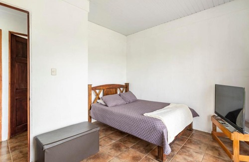 Angeles Sur Apartment | La Martinita - Cozy 2 Bedroom Cottage in San Ramon