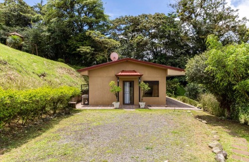 Angeles Sur Apartment | La Martinita - Cozy 2 Bedroom Cottage in San Ramon