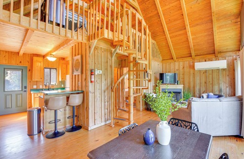 Six Mile Cabin | Lake Keowee Retreat: Idyllic Six Mile Cabin!