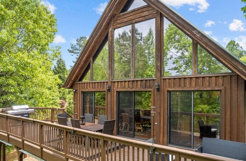 Six Mile House | Lake Keowee Waterfront w/ Dock 4bdr & two huge decks