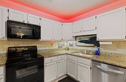 Salem Condo | Lakefront Condo Lake Keowee Resort Amenity Modern Luxury Vibe Dog Friendly