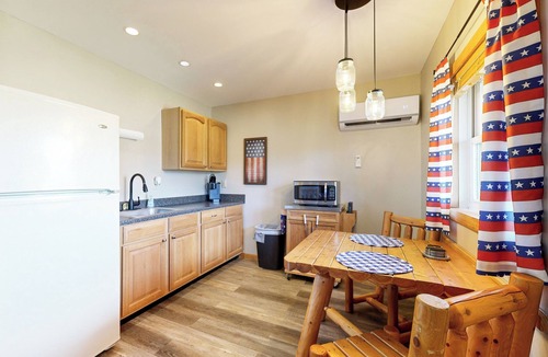 Murphysboro Cabin | Lakefront, Pet-Friendly 1BR w/Porch & Fire Pit