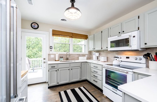 Lakeside Cottage | LAKESIDE HOME WITH PRIVATE POOL and ASSOCIATION BEACH ACCESS!