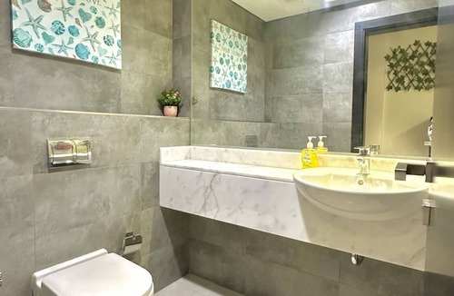 Business Bay Hostel | Lakeside Hostel Downtown