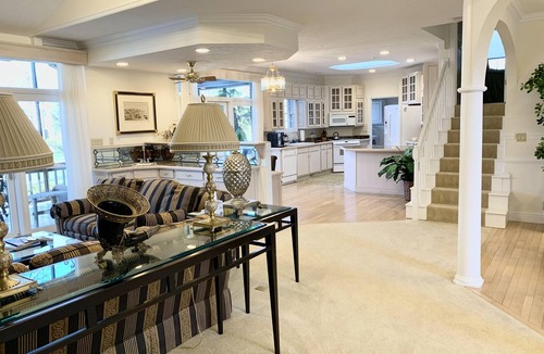 Carbondale House | Lakeside Luxury, Screened in Porch, Fountain View