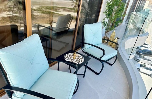 Taqah Apartment | Lamar Seaside Studio with Sofa Bed