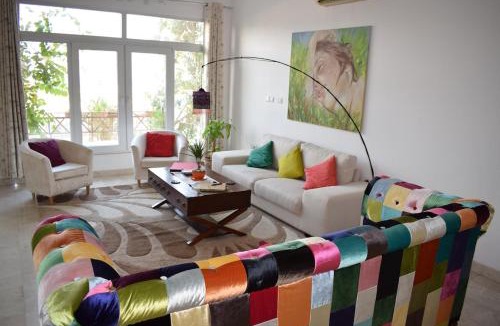 Al Ghubrah Ash Shamaliyyah House | Lana Villa