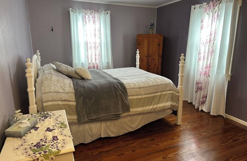 Gordonville House | Lancaster County Amish Farm Stay - Near Kitchen Kettle Village in Intercourse