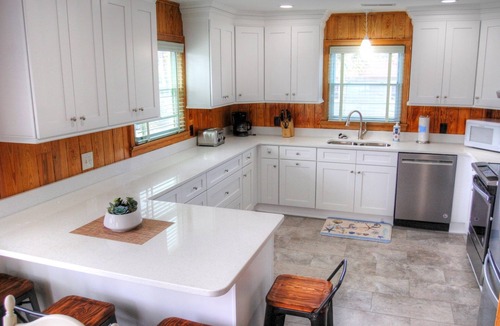 Golden Mile House | Large Oceanfront Pet Friendly Home perfect for Family Getaways at the Beachcombe