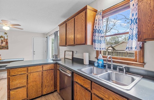 Woodfield House | Large Private Yard, Near USC! - The Garnet Goliath