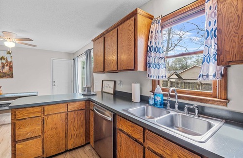 Woodfield House | Large Private Yard, Near USC! - The Garnet Goliath
