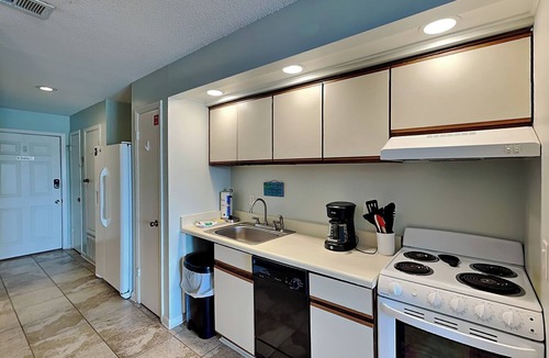 Navarre Beach Condo | Latitude Adjustment | Easy Walk to Beach, Views!