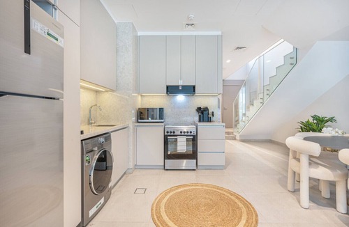 Dubai Apartment | Lovely Duplex Townhouse minutes from Downtown