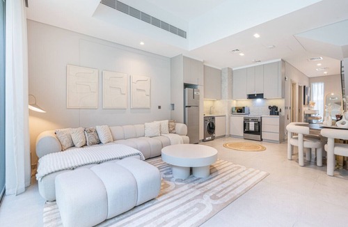 Dubai Apartment | Lovely Duplex Townhouse minutes from Downtown