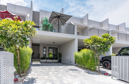 Dubai Apartment | Lovely Duplex Townhouse minutes from Downtown
