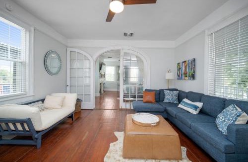 Westside House | Lovely & Historical 3BR - Balcony - Central Location