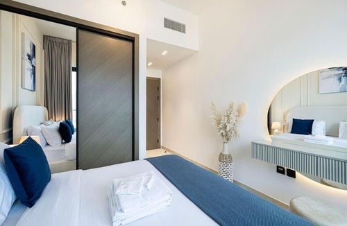 Business Bay Apartment | Lux Apartment with huge private Lounge I Burj & Canal View