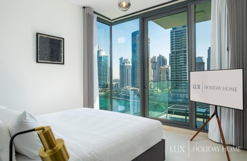 Jumeirah Beach Residence Apartment | LUX - Contemporary Suite with Full Marina View