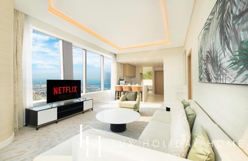 Palm Jumeirah Apartment | LUX Iconic Views at The Palm Tower Suite 3