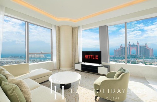 Palm Jumeirah Apartment | LUX Iconic Views at The Palm Tower Suite 3