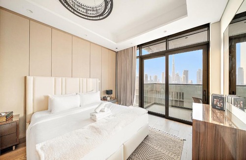 Business Bay Apartment | Luxe 1BR with Burj Khalifa View l 10mn to Downtown
