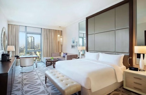Al Wasl Hotel | Luxurious 1-BR King Guest Room in Dubai – Prime Location & Comfort!