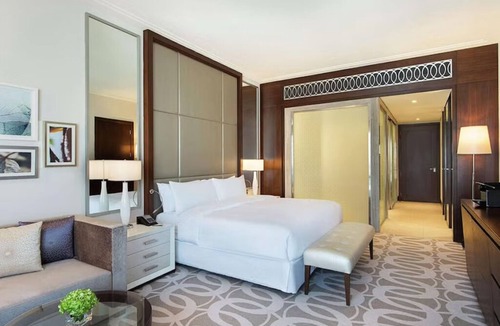 Al Wasl Hotel | Luxurious 1-BR King Guest Room in Dubai – Prime Location & Comfort!