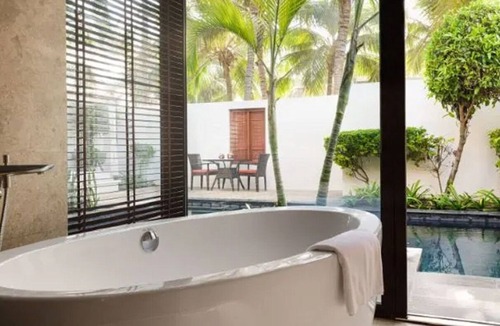 Salalah Hotel | Luxurious 1BR Villa! 4 Units w/Plunge Pools! Beachfront, Spa and Free Parking!