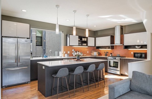 Seattle House | Luxurious Seattle townhome w/Mt Rainier and skyline views!