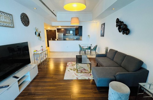 Business Bay Apartment | Luxurious Stunning Home in Sky Just 15 minutes to Burj Khalifa and Dubai Mall