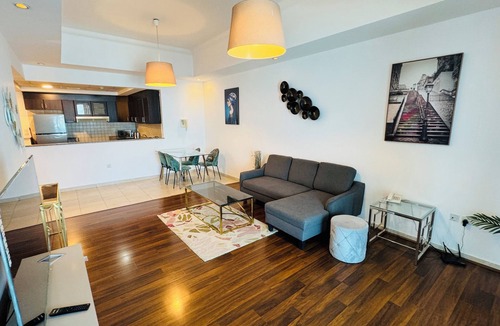 Business Bay Apartment | Luxurious Stunning Home in Sky Just 15 minutes to Burj Khalifa and Dubai Mall