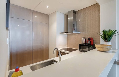 Business Bay Apartment | Luxury 1BR with Infinity Pool - Business Bay