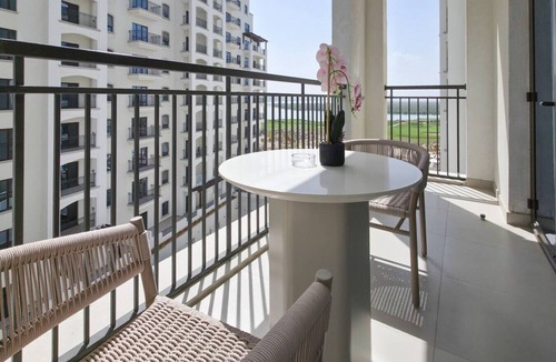 Abu Dhabi Apartment | Luxury 2BR + Maid | Balcony | Yas Golf