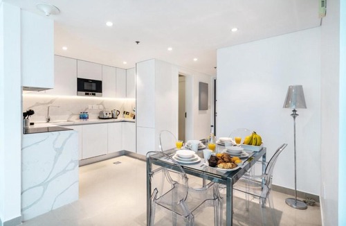 DIFC Apartment | Luxury 2BR Stay in DIFC, Steps to Gate Avenue and Dubai Mall