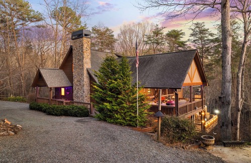 My Mountain Cabin | Luxury 4br/4.5ba, In Ground Pool, Hot Tub, wifi, Game Room