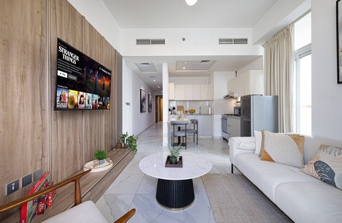 Business Bay Apartment | Luxury Apartment with Panoramic Burj Khalifa & Canal Views and Pool Access