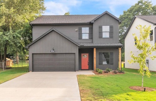 Dunean House | Luxury Family Retreat - King Suite - Near Downtown