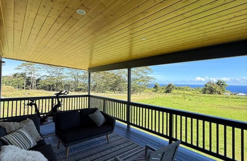 Hakalau House | Luxury Farm Stay w/Hot Tub, ColdPlunge&CuddleCows