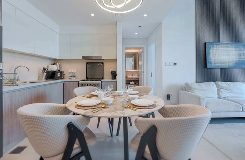 Dubai Apartment | Luxury High-Floor 1BR, Creek & Skyline View