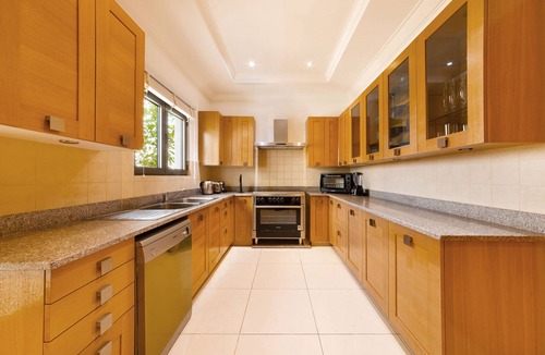 Palm Jumeirah Villa | Luxury Villa w/Dramatic Vw Private Beach & Pool